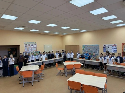 Дружная семья орлят