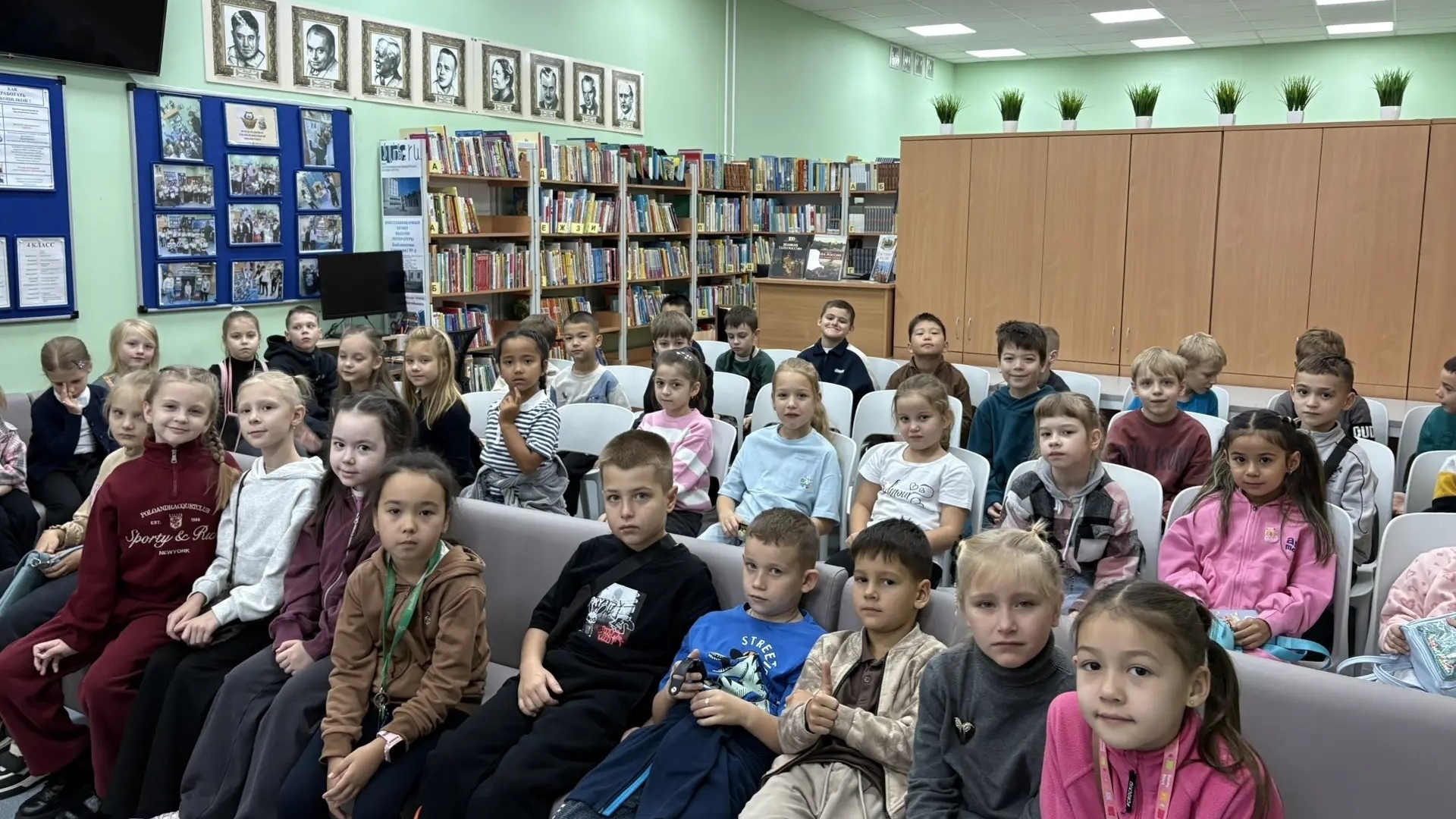 Первое знакомство с книжным царством: первоклассники в гостях у библиотеки